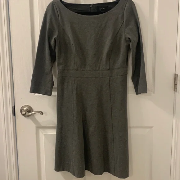EUC J.Crew fit and flare sheath dress in stretch ponte in heather coal, size 6 EUC J.Crew fit and flare sheath dress in stretch ponte in heather coal, size 6